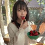 Akari Akase Instagram - 本日2/9発売の #BOMB さんにて掲載して頂いています❕ TSUTAYA、一部店舗では 限定で私が表紙になってます🤭✨ 通常版と限定版(あかせ表紙版)に掲載して頂いているので是非GETして下さい🤍 #あかせあかり #表紙 #苺 #美味しかった #オーバーサイズ #っていいよね