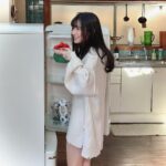Akari Akase Instagram - 2月9日(水)発売の #bomb 22年3月号 にてグラビア掲載していただいています🍓✨ TSUTAYA、一部店舗限定で #あかせあかり 表紙になっておりますので是非GETして下さい(՞_ ̫ _՞)🤍 TSUTAYA店頭、ネット通販で予約受付中です❣️ 一部店舗#表紙 #いちご #おいしい #この後 #砂糖めちゃくちゃ入れた
