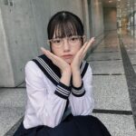 Akari Akase Instagram - 本日8/11(金) よる22:00~ #TBSドラマ #トリリオンゲーム 第5話 放送です！ ゲーム開発…どうなっちゃうの！？💭 気になる今週も是非チェックしてください👓 メガネかけ慣れていないので毎回目頭周辺がず~んとしてまだまだ慣れないです😂 #あかせあかり #セーラー服