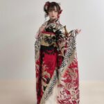 Akari Akase Instagram - #新成人 になりました✨ 私は成人式には行けていませんが、新成人の皆様もおめでとうございます！ これからは成人としての自覚を持ってより一層頑張っていきます(՞_ ̫ _՞) 因みに今年の私の目標は語彙力の強化です。今年が終わる頃には話す事が得意になっているといいな🥲 海外の方もコメントで少し見かけるので英語も少しずつ勉強したい…❤️‍🔥 まだまだ未熟者ではありますが これからもよろしくお願いします🙌🏻 #あかせあかり #振袖 #成人式前撮り #やっぱり赤が好き #黒も好き #これからもよろしくね #foryou