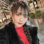Akari Akase Instagram - あかせはカラコンが大好きなのですが、最近は裸眼の姿にも慣れるために裸眼チャレンジをしています笑 ナチュラルに盛れるメイクを研究するのも何だか楽しい~(^_ ̫ _^)💭 学校にいる時は裸眼だったはずなのにいつからこうなったのかなぁ…？ #あかせあかり #有楽町 𝙵𝙰𝚂𝙷𝙸𝙾𝙽👗♡ ﾜﾝﾋﾟｰｽ #xoxo ｺｰﾄ #amavel