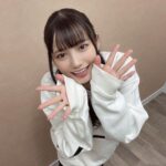 Akari Akase Instagram - あけましておめでとうございます‼️(4日遅れ) 今年も1年と~ってもいい年にしましょう✨ 兎年ということで飼ってるうさちゃんとのお写真を載せたかったのですがうさちゃんの元気がなかったので大晦日に放送された「 #うずらインフォ TV」の撮影の時のオフショットを添えてご挨拶失礼します🤫💭 今年もアニメ、漫画、ゲーム三昧の日々を楽しむ予定です！皆さんはどんな1年にしたいですか~？ #あかせあかり #オフショット #元気もりもり 𝙵𝙰𝚂𝙷𝙸𝙾𝙽👗♡ ﾄｯﾌﾟｽ #zara