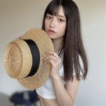 Akari Akase Instagram - 本日7/24(月)発売の #週刊プレイボーイ さん32号に掲載していただいています☀️ 約2年ぶりの #週プレ さんへの登場です！ 最近美味しいものモグモグしすぎて明らかに前よりは太っちゃいました…🥺💭💭💭💭 ですが可愛いく2年前とはまた違う感じのあかせを撮影してもらいましたので、お近くの書店やコンビニにて是非お迎えしてください！！！😂 #あかせあかり #掲載情報 #麦わら帽子 #可愛いは正義 かも