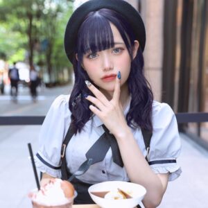 Akari Akase Instagram - あれ、アイスお口についてる~？ #あかせあかり #カフェ巡り #ベレー帽 #ポートレート #街中スナップ #青系統 𝙵𝙰𝚂𝙷𝙸𝙾𝙽👗♡ ﾍﾞﾚｰ,ｼﾞｬﾝｽｶ,ｸﾛｽﾀｲ #Amavel ﾌﾞﾗｳｽ #exes