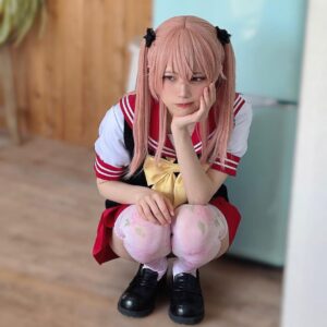 Akari Akase Instagram - 情報解禁🎎🌸
本日発売の「#ヤングガンガン No.06」さんにて #その着せ替え人形は恋をする よりジュジュ様のコスプレで表紙 ＆巻頭グラビアを担当させて頂きました(˶´˘`˶)

今回はなんとあかせ、ぜ~んぶジュジュ様コスプレでの登場！
制服姿はもちろん、私服やブラックリリィコス、初めてジュジュ様がプリンセスリリィのコスプレをした時の姿など…

制服ジュジュ様コスのあかせと福田先生描き下ろし海夢ちゃんイラストの両面ポスターまで付く贅沢な1冊🫢

そして全部あかせセットウィッグ🫢!!✨
特にジュジュ様の初コスプリンセスリリィのウィッグは「コスプレ初心者感」をイメージしたセットになっています。コスプレを始めて最初の方のウィッグセットを思い出しながらセットしていたので、そういった所にも注目して見てもらえると更に楽しめるかも知れません🫣🤍

お近くの書店、通販にて是非GETしてください💭✨
(ひな祭りの日に出るなんて最高ですね~🌸)

#あかせあかり 
#着せ恋 
#コスプレ 
#コスプレイヤー 
#巻頭グラビア 
#乾紗寿叶 
#ジュジュ様