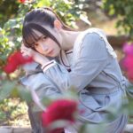 Akari Akase Instagram - 綺麗な薔薇には____ #あかせあかり #ポートレート #ポトレ #薔薇 #ポニーテール 𝙵𝙰𝚂𝙷𝙸𝙾𝙽👗♡ ﾜﾝﾋﾟｰｽ #secrethoney