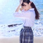 Akari Akase Instagram - 暑くなってきたねぇ☀️🌊 #あかせあかり #海 #制服 #夏に向けて #暑い #ポートレート #青春っぽい (⌒ ͜ ⌒)