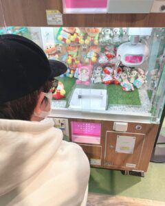Akina Minami Instagram - 👦🏻のために（と言いながら私も欲しかった🫣）久々クレーンゲーム✨ 無事ワンワンもぽぅぽもお迎えできました🥰 #いないいないばあっ