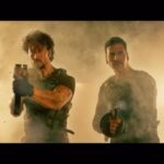 Akshay Kumar Instagram - Dil se soldier, dimaag se shaitaan hai hum. Bachke rehna hum se, हिंदुस्तान हैं हम! 🇮🇳🫡 #BadeMiyanChoteMiyanTeaser out now! @tigerjackieshroff @vashubhagnani @aliabbaszafar @therealprithvi @aslisona @manushi_chhillar @alayaf @jackkybhagnani @deepshikhadeshmukh @ihimanshumehra @vishalmishraofficial @pooja_ent @aazfilms @pvrpictures @zeemusiccompany @slglobal001