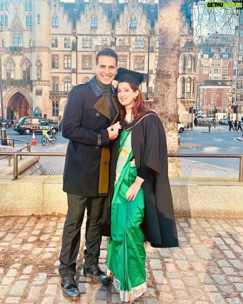 Akshay Kumar Instagram - Two years ago when you told me you wanted to take up studies all over again, I wondered if you meant it. But the day I saw you work so hard and perfectly manage a full-fledged student life along with home, career, me and kids, I knew I had married a super woman. Today on your graduation, I also wish I had studied a bit more to know enough words to tell you how proud you make me, Tina. Congratulations and all my love. ♥️