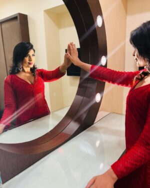 Akshita Bopaiah Instagram - You can close ur eyes to truth but not to memories ….🤍💕🤍
Outfit: @shivanirarunofficial 
  @theslayycouture

#mirror #mirrorselfie #selfie #photography #love #art #interiordesign #reflection #instagood #like #homedecor #me #photooftheday #design #photo #follow #instagram #picoftheday #interior #mirrorpic #fashion #home #nature #style #myself #girl #furniture #beauty #makeup #decor