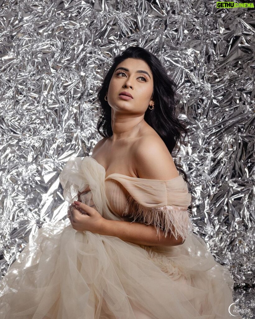 Akshita Bopaiah Instagram - Draped in glamour and wrapped in silver dreams. Channelling elegance in this beautiful mauve dress is @akshitha_bopaiah MUA - @nikithaanandmakeup Decor - @vakshaparivarah Outfit - @charny_mashi . . . . . [Silver foil photoshoot, concept photoshoot, creative photoshoot ideas] One Horizon Productions