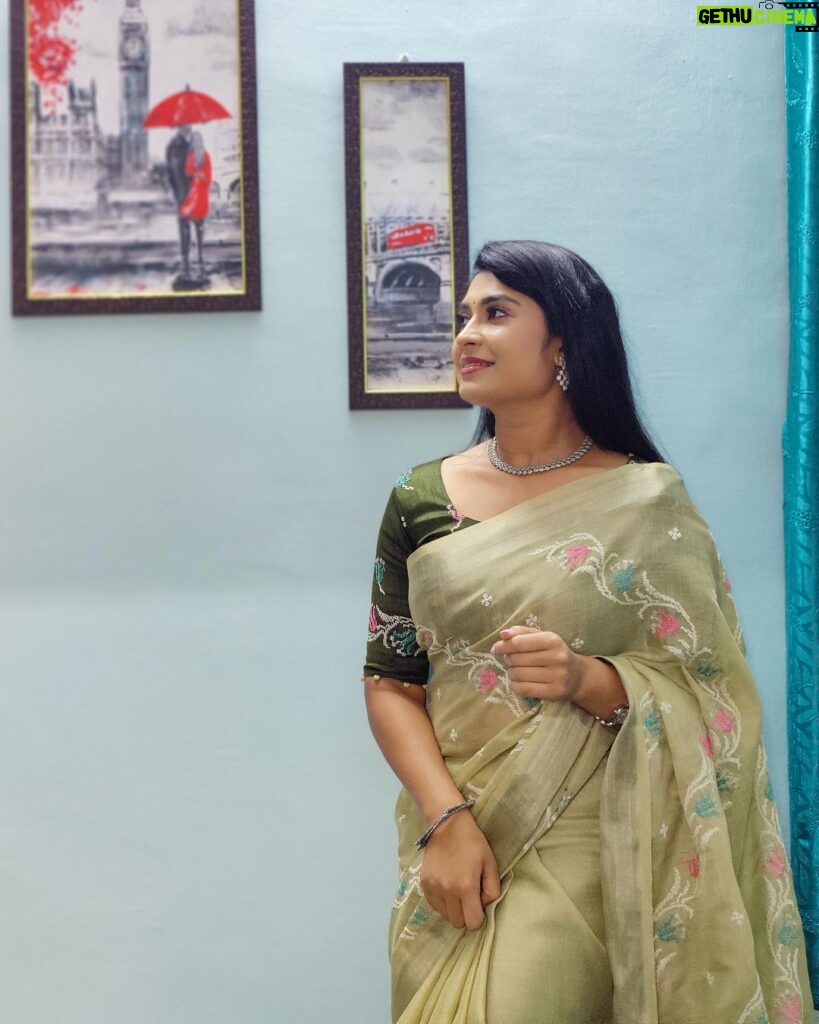 Akshita Bopaiah Instagram - This beautiful hand made embroidery saree nd blouse @ennavalecom ❤