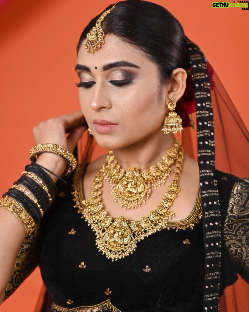 Akshita Bopaiah Instagram - Lit up like a crystal ball 🔮 MUA: @aishadas_makeover Outfit: @milena_designer_studio Jewellery: @psl_jewelry