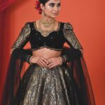 Akshita Bopaiah Instagram – Lit up like a crystal ball 🔮

MUA: @aishadas_makeover 
Outfit: @milena_designer_studio 
Jewellery: @psl_jewelry