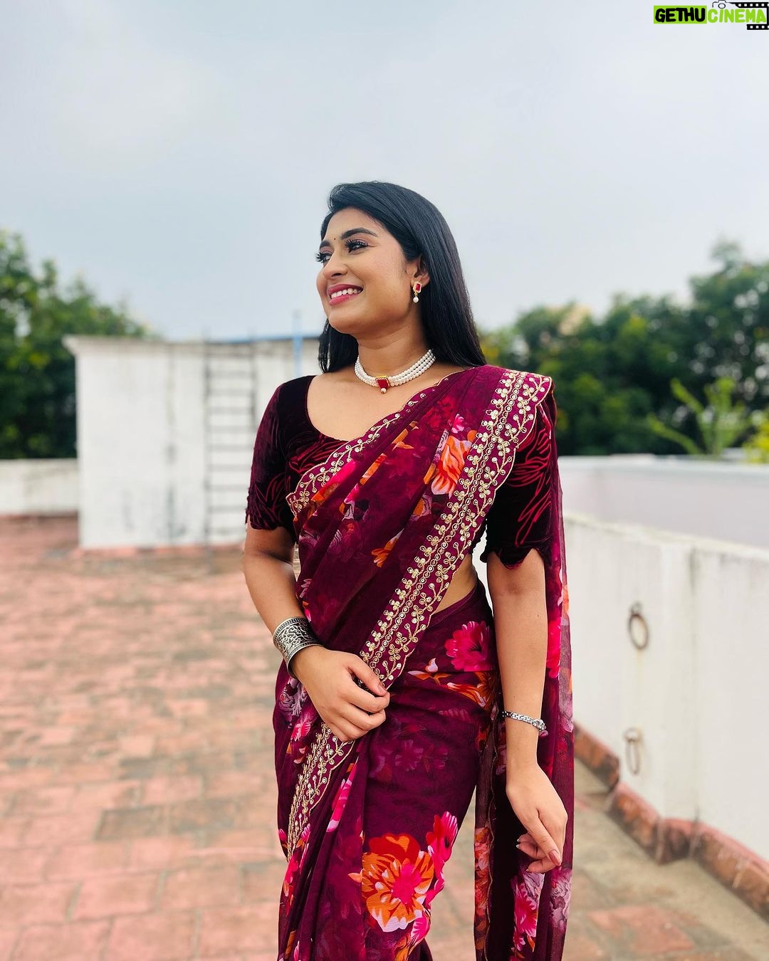 Akshita Bopaiah - 11.1K Likes - How many people liked Meghna ?🤞🤞🤞🤞
#akshithabopaiah #meghna #vijaytv #tamilumsaraswathiyum