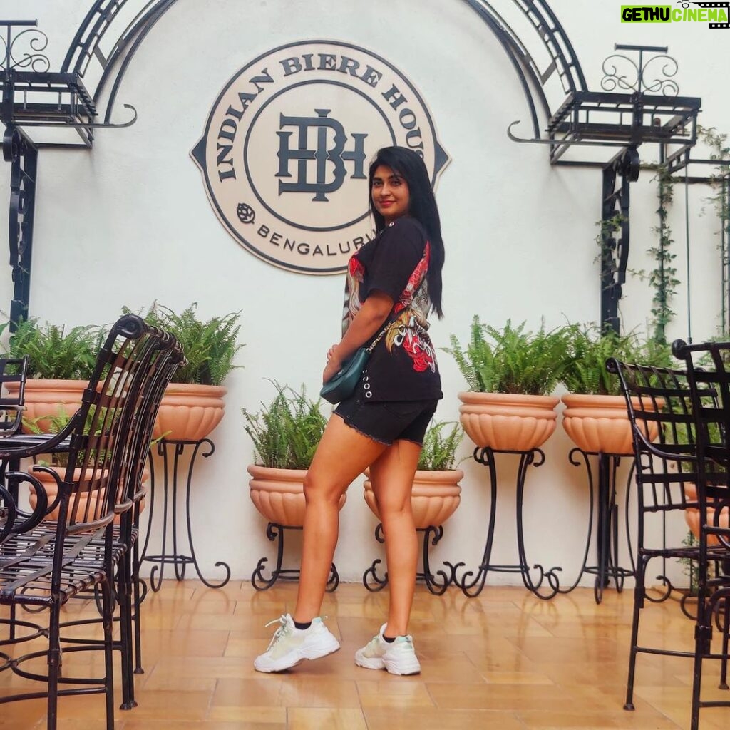 Akshita Bopaiah Instagram - Oh crazy Minnal 🫠🐣 Indian Biere House