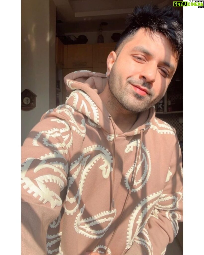 Akull Instagram - Good Morning 2023 🔆 May the sun keep shining bright on each one of you every day of this year ! The resolution is to just spread joy ❤️ #akull #akullonthebeat #happynewyear #happy2023 Delhi, India