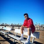 Akull Instagram - Tere ishaaro pe main udne laga I’M FLYIN 🍭🚀🪁☁️🌌🌊 #akull #akullonthebeat #akullonthebeach #udnelaga #imflyin