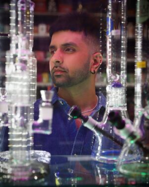 Akull Instagram - I’M FLYIN 🍭🪁🚀❤️☁️🌙🌍🌬️✨
Teaser out tomorrow 11am @vyrloriginals 
@kumaarofficial @amannindersingh #akull #akullonthebeat #udnelaga #imflyin