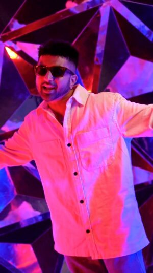 Akull Instagram - Thank you for all the ❤️ What is your favorite line from Laal Mehendiyaan ? Go make your reels now !  #akull #akullonthebeat #laalmehendiyaan