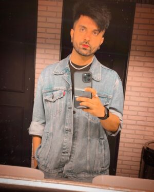 Akull Instagram - Denim is a love that never fades 💙
.
.
.
#akull #akullonthebeat