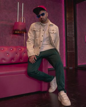 Akull Instagram - on the journey to be the best version of myself ! 😎 
.
.
#akull #akullonthebeat