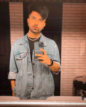 Akull Instagram - Denim is a love that never fades 💙
.
.
.
#akull #akullonthebeat