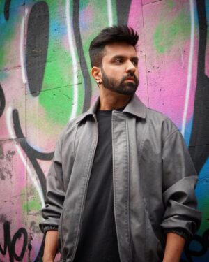 Akull Instagram - Which is your fav line from Daffa Ho ? Comment karke batao ✍️ 
@kumaarofficial 
.
.
#akull #akullonthebeat #daffaho