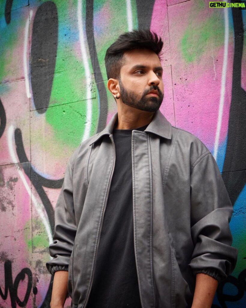 Akull Instagram - Which is your fav line from Daffa Ho ? Comment karke batao ✍️ @kumaarofficial . . #akull #akullonthebeat #daffaho