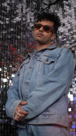 Akull Instagram - Keep Vibin To Future Mehbooba ♥️🔮🚀 
.
.
📹@souravsharmaofficial
#akull #akullonthebeat #futuremehbooba
