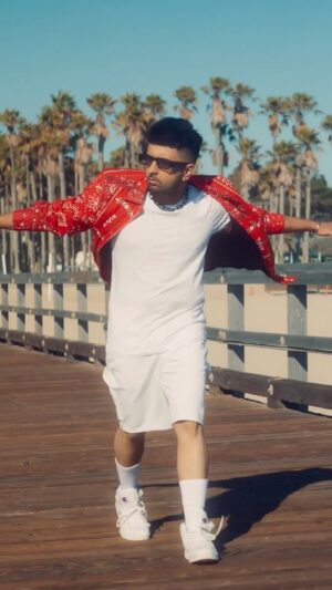 Akull Instagram - 🔂🔂🔂
🍭🌬️🪁🚀❤️🌙☁️🌌
I’M FLYIN FULL SONG & VIDEO OUT TOMOROW
@kumaarofficial @amannindersingh 
#akull #akullonthebeat #udnelaga #imflyin