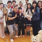 Alan Kim Instagram - It was so fun to meet my minari mom too @hanyeri_official Thank you so much! 💕💕@jtbc.insta #한국인의식판 . It was very nice for the korean stars to come to the show. Korean Gordon Ramsay @fuxtom 🤗 @austinkangg @kris_johnson_87 @mingi0000 @heodak81 @southwindowsmile and special thanks to my Taekwondo @masterlee.talium #한예리 #이연복쉐프 #오스틴강 #남창희 #김민지 #허경환 #크리스
