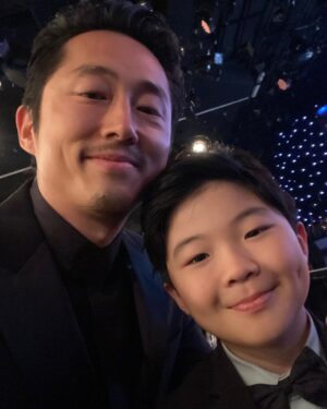 Alan Kim Instagram - I finally met the people I missed. ❤️❤️#isaac @steveyeun @simuliu @iamsandraohinsta @thealiciahannah @chroniclesofnarna @denniskwanphoto @sojisoheeparkarai @valccc It's an honor. Thank you @character.media @unforgettablegala congratulation 💕💕 #unforgettablegala #unforgettablegala2022 #charactermedia