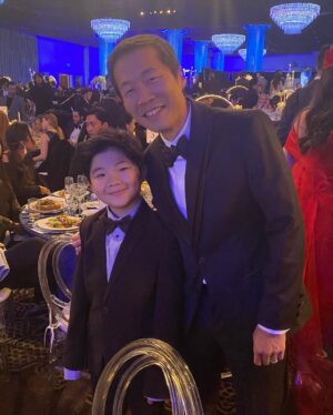 Alan Kim Instagram - I finally met the people I missed. ❤️❤️#isaac @steveyeun @simuliu @iamsandraohinsta @thealiciahannah @chroniclesofnarna @denniskwanphoto @sojisoheeparkarai @valccc It's an honor. Thank you @character.media @unforgettablegala congratulation 💕💕 #unforgettablegala #unforgettablegala2022 #charactermedia