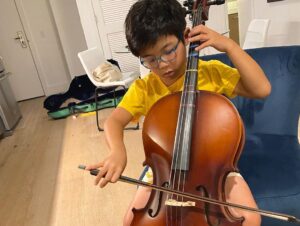 Alan Kim Instagram - I worked hard to learn cello. 😅😅but too difficult. 😅😅 @appletvplus 
Special thanks to #Kevantorfeh @h.anna.bae @caseyk.mp3