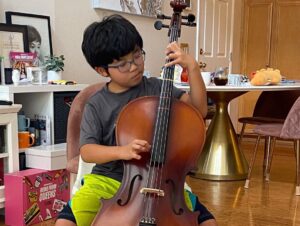 Alan Kim Instagram - I worked hard to learn cello. 😅😅but too difficult. 😅😅 @appletvplus 
Special thanks to #Kevantorfeh @h.anna.bae @caseyk.mp3