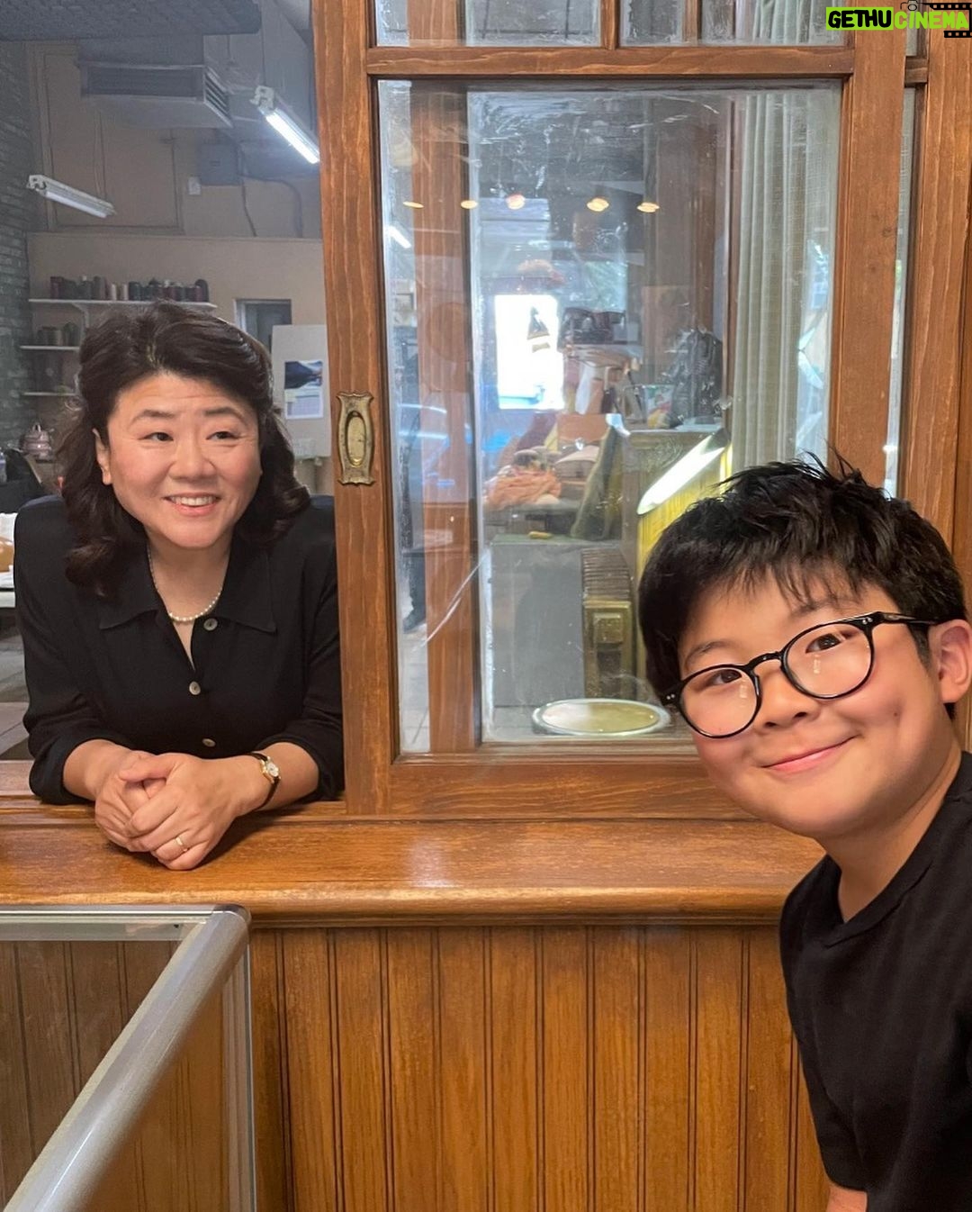 Alan Kim Instagram - It was a great time ❤️❤️thank you so much director @deepamehtaofficial 💕@appletvplus @leejungeun69 @kihonglee #littleamericaseason2 Hollywood