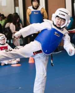 Alan Kim Instagram - Finally, I got a black belt. 🥋yayyyy! I’m so happy! Thank you so much @masterlee.talium and @taekwonkids_mv 💕💕