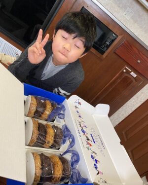 Alan Kim Instagram - Many thanks to CAA @creativeartistsagency 💕and my managers @smithersm 💕for the gift which traveled a long distance! The cookies were really delicious💕💕