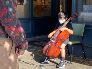 Alan Kim Instagram - I worked hard to learn cello. 😅😅but too difficult. 😅😅 @appletvplus 
Special thanks to #Kevantorfeh @h.anna.bae @caseyk.mp3