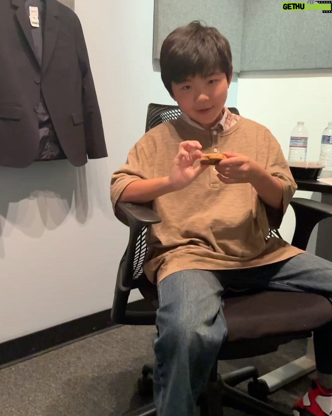 Alan Kim Instagram - @pawpatrolmovie Epk interview with amazing food and i got to meet the director, who was very nice! I even got a cookie! 🤤😂 @paramountplus @pawpatrol #pawpatrol #pawpatrolmovie