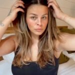 Alanis Desilets Instagram - Ça fait plusieurs semaines que je teste le sérum de Nioxin Ultimate Power Serum pour cheveux clarsemé. Je suis sous le charme. Pour la perte de cheveux post partum comme moi, les résultats sont incroyables! À cause des ingrédients actifs novateurs dans le sérum, on retrouve les ingrédients parfaits pour obtenir des cheveux plus épais & fournis, moins cassants, plus résistants. @nioxin @wella_canada #pub