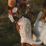 Alanis Desilets Instagram - LA BOTTE À FLEURS. 📸 @gen.roberton Fleurs @_chezdandelion