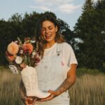 Alanis Desilets Instagram - LA BOTTE À FLEURS. 📸 @gen.roberton Fleurs @_chezdandelion