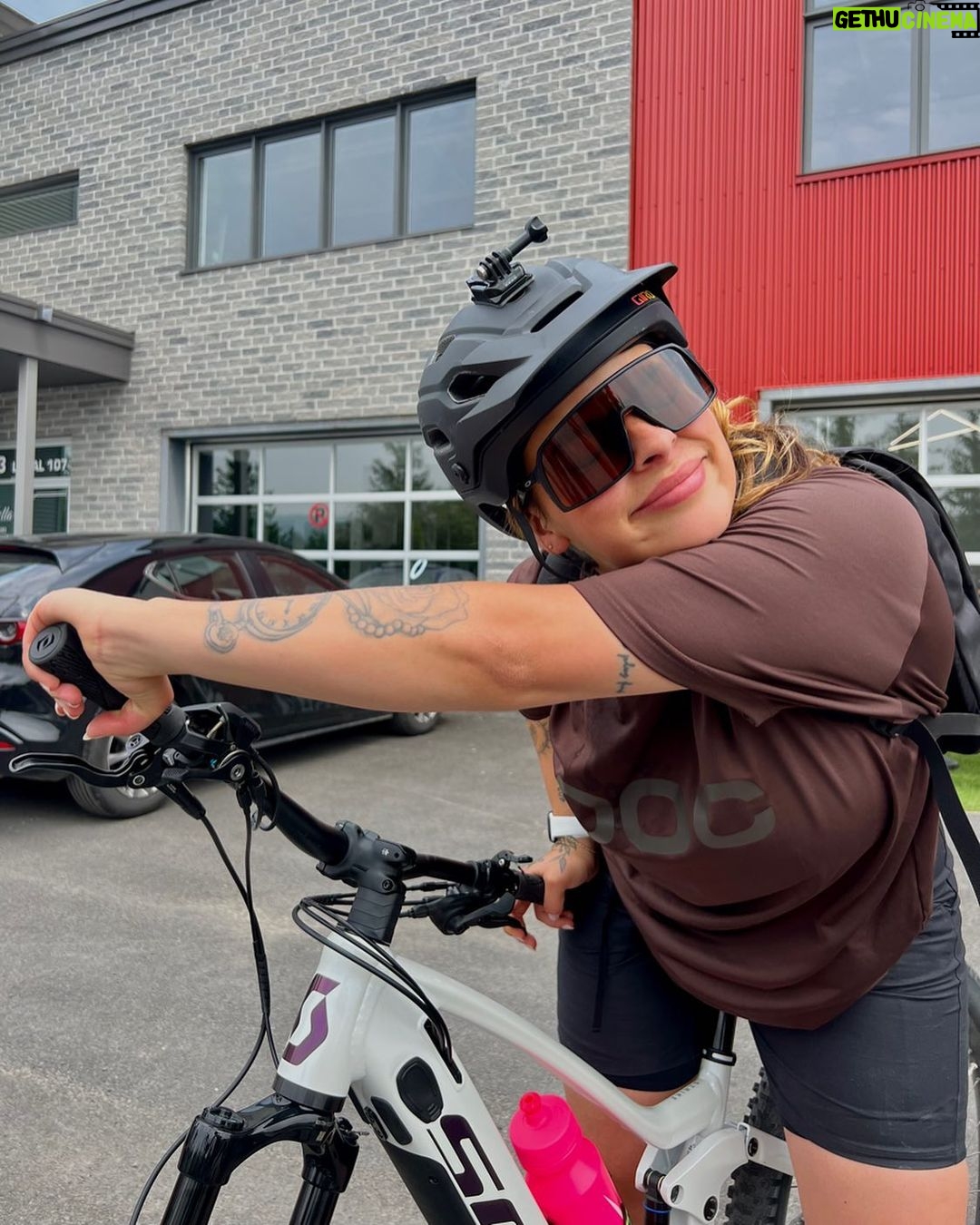 Alanis Desilets Instagram - Aussi rapide que fut le long week-end. 🚴🏽♀️