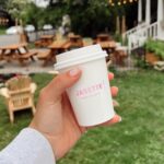 Alanis Desilets Instagram - JASETTE.🩷🌧️ Mise à part l'avantage incroyable de boire le meilleur café tous les matins (allô @kohimicrotorrefacteur ), @lajasette.co me fait tripper par son désir constant de vouloir faire, offrir et être mieux. Les clients, mes collègues, ma partner, les amis qui passent nous voir - ça rempli mon coeur. Je suis éternellement reconnaissante pour cette belle aventure. 🌷☕️