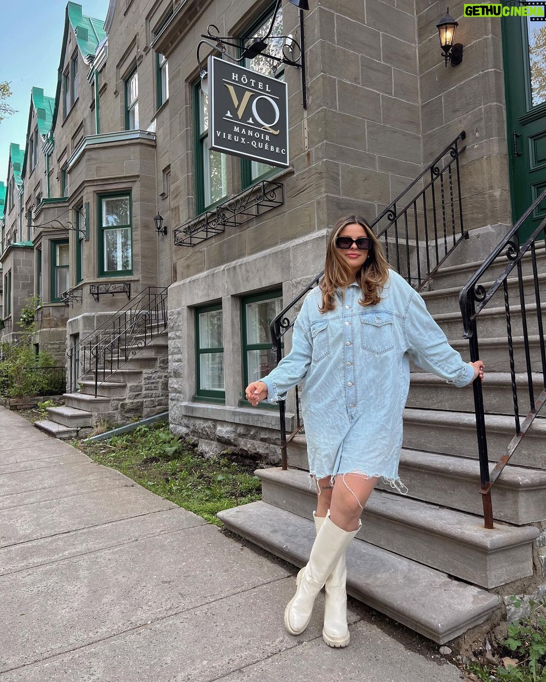 Alanis Desilets Instagram - CONCOURS HOTEL MANOIR VIEUX-QUÉBEC.🤎 J'ai eu la chance de séjourner dans le magnifique établissement des Hôtels Manoir du Vieux Québec et on a touuuut adoré. En plus d'être super bien situés, ils ont tout récemment été rénovés. Tout est bien pensé. Si jamais tu veux vivre l'expérience toi aussi, c'est ta chance. À GAGNER : 2 nuits dans une chambre vue sur le fleuve 2 apéros sur la terrasse sur le toit de l’hôtel Accès au jacuzzi intérieur POUR PARTICIPER : - Follow @hotelmanoirvieuxquebec - Repartage dans ta story Le ou la gagnante sera annoncé via mes stories dans 7 jours. (19juin prochain) BONNE CHANCE!