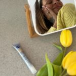 Alanis Desilets Instagram – 4e année de collaboration avec @niveacanada – QUELLE BELLE AVENTURE! 🌞

Aujourd’hui, j’ai le bonheur de vous parler du
Q10 Anti-rides SPÉCIALISTE – produit ciblant les rides. Un sérum qui réduit l’apparence de mes fines rides & contours des yeux pour un effet instantané.👀

Mes rides sont comblées en 5 minutes* et ma peau est lisse et douce grâce au Q10 pur & aux peptides Bioxifill- un vrai charme.🤌🏼💙
#pub #NIVEANATION #NIVEAQ10

**Réduit visiblement temporairement l’apparence des rides et ridules en formant un film hydratant à la surface de la peau.