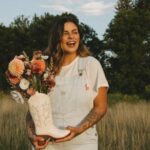 Alanis Desilets Instagram - LA BOTTE À FLEURS. 📸 @gen.roberton Fleurs @_chezdandelion